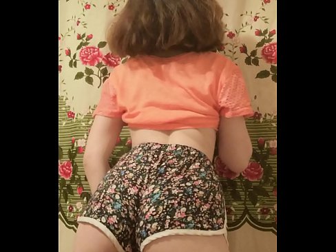 ❤️ Szexi fiatal csaj vetkőzteti le a rövidnadrágját a kamera előtt. Porno fb at hu.recetasketo.top